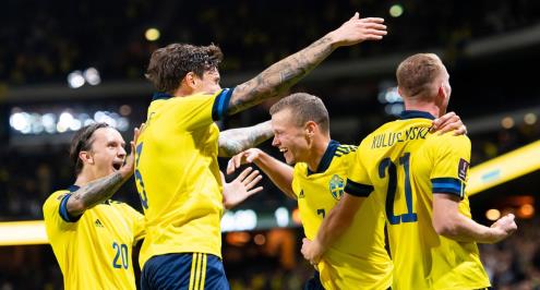 السويد تفاجئ إسبانيا بثنائية وتتصدر المجموعة الثانية بتصفيات المونديال